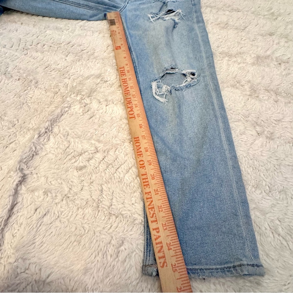American Eagle size 4 short highest rise Mom Jean Light Wash distressed - Picture 5 of 7